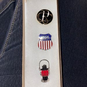 Union Pacific pin set.